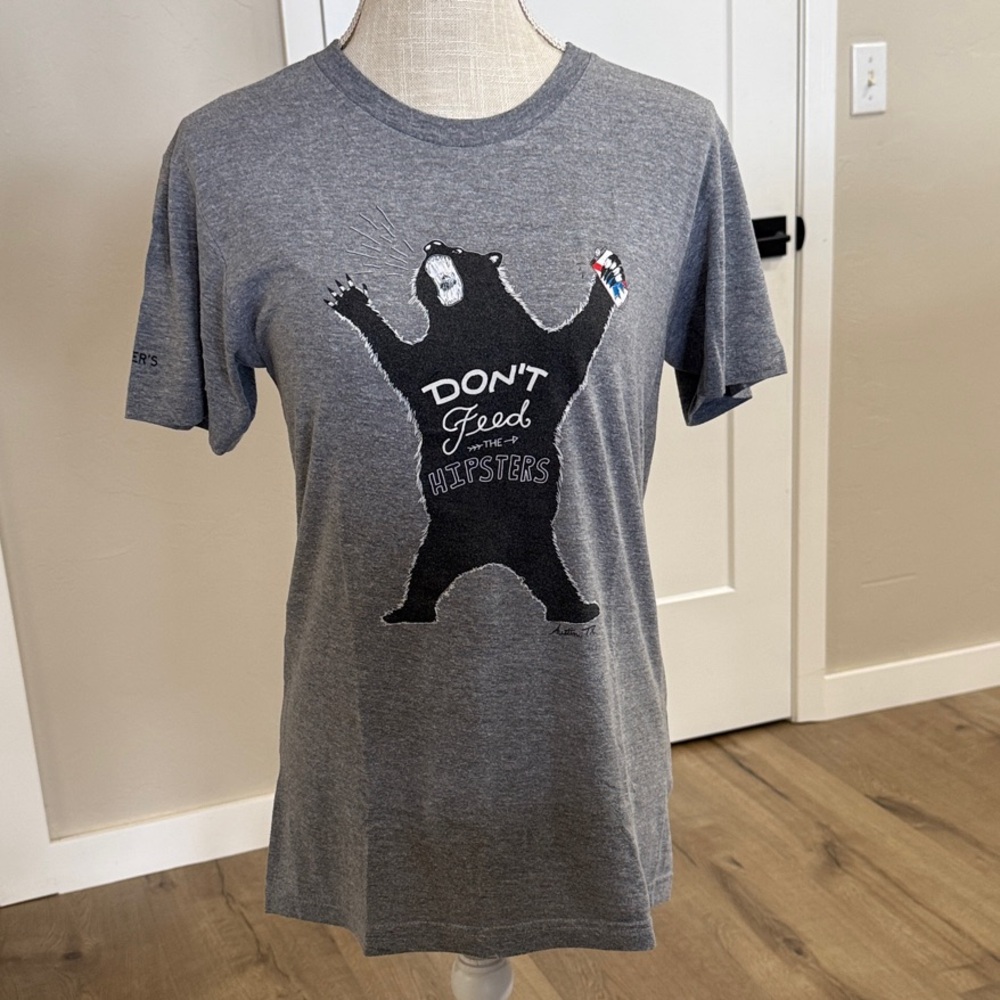 GRAY “DON’T FEED THE HIPSTERS” TEE SHIRT - NWOT